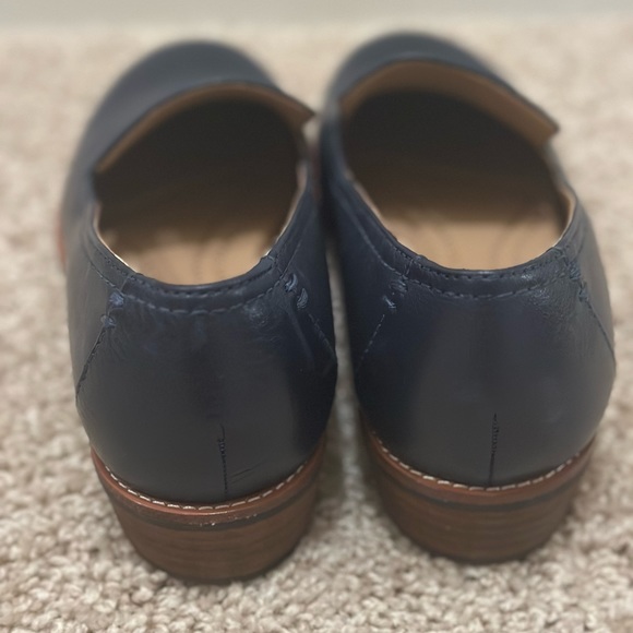 !-SOLD-! Edna Round Toe Flats - Picture 10 of 14